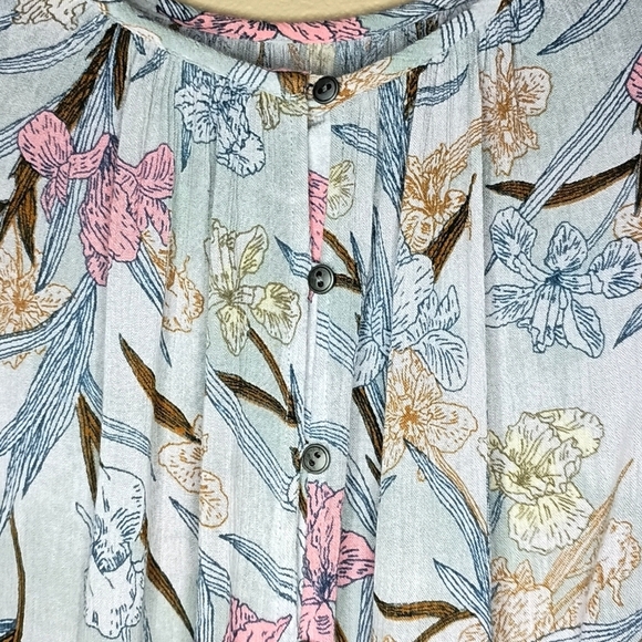 Melrose & Market Cropped Bell Sleeve Blouse - Picture 3 of 5